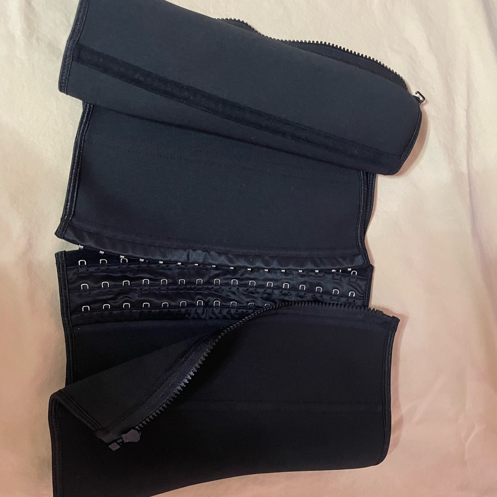 Waist trainer with zipper! Large, Black, pre-loved